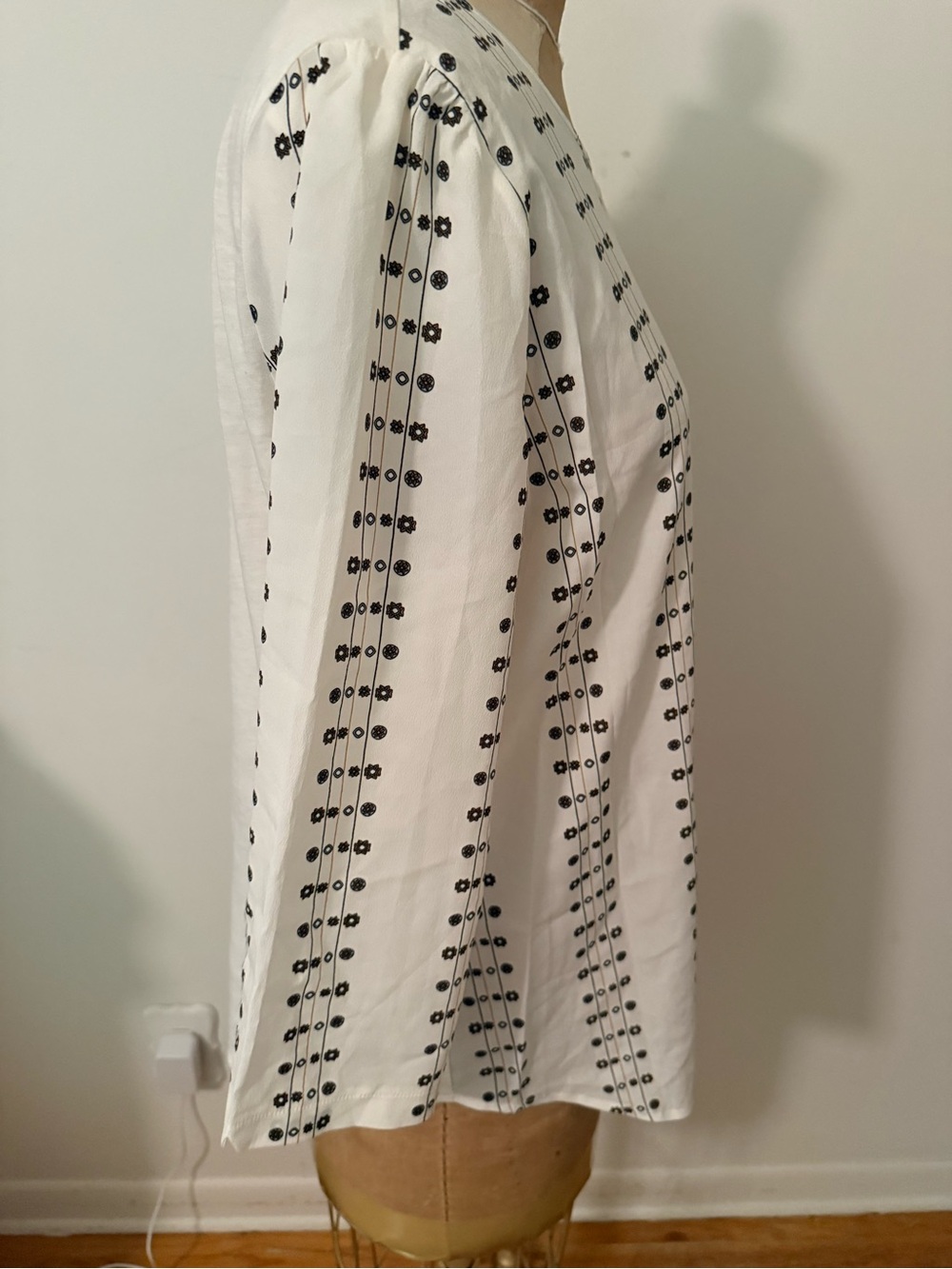 Van Heusen White Blouse with Black Dot-Stripe Pattern - Picture 4 of 8
